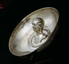 Schale mit dem Büste eines Mannes innen, aus dem Boscoreale-Schatz (Seitenansicht)